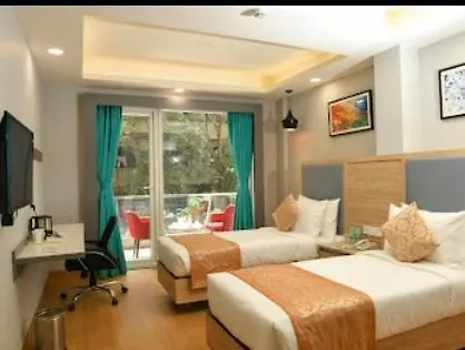 Inde Hotel Golf Course Extension, Gurgaon 4*,