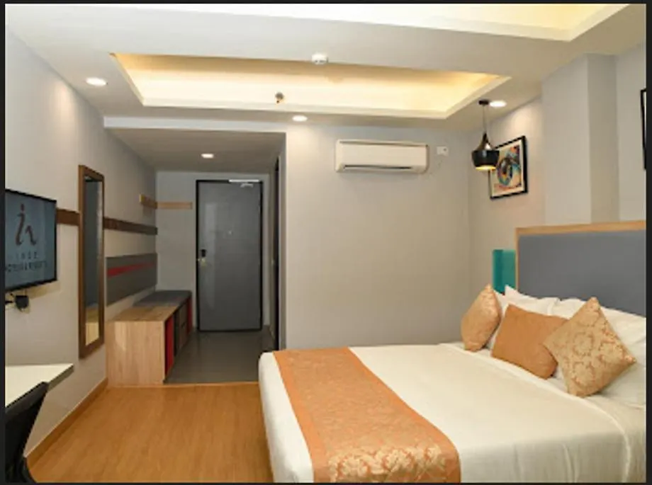****  Inde Hotel Golf Course Extension, Gurgaon India
